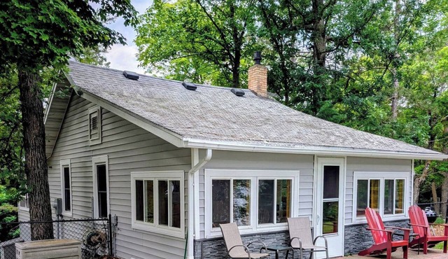 Peaceful lake front 3-bedroom cabin with Leech Lake access.