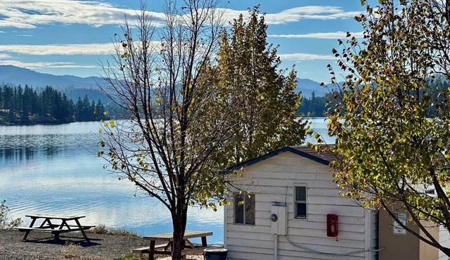 Peaceful Lakefront Studio With Stunning Dock & Water Views at Tiffanys Resort