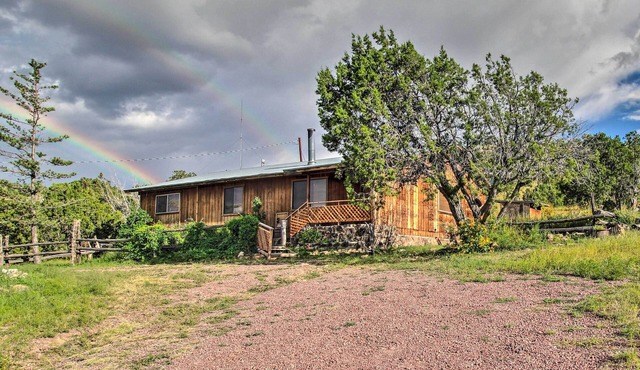 Peaceful Ranch Cabin, 3 Mi to Becker Lake!