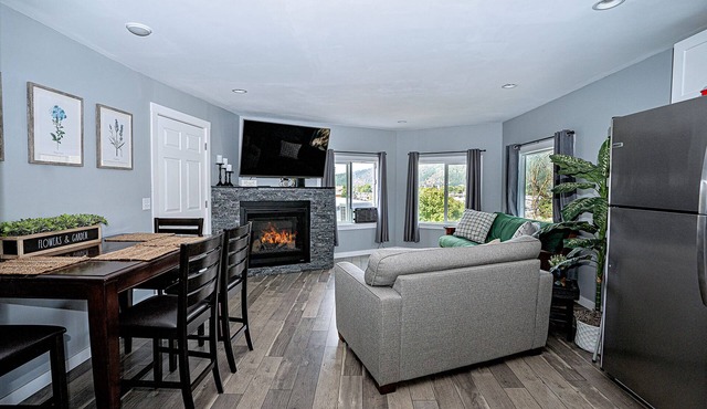 Peak Haven: 2BR Mountain View