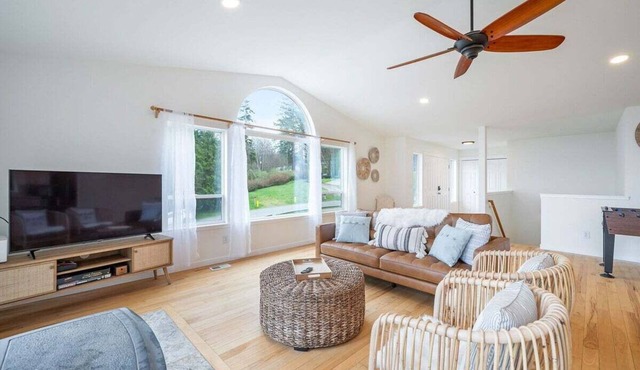 Perch - Seascape Summit: Oceanview 3BR/3BA, dog friendly, Quiet & Private!
