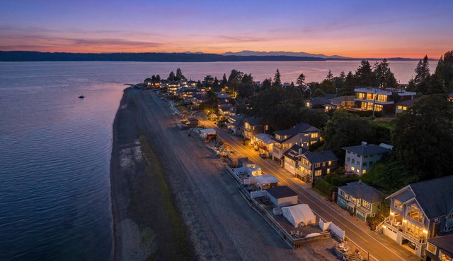 Perch - Waterfront Cabana | Puget Sound & Rainier Views