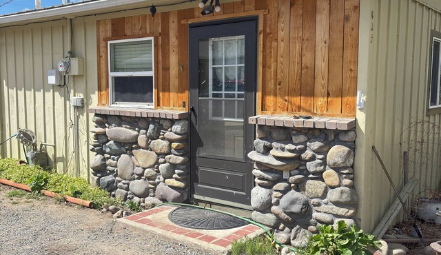 Perfect 2-bedroom pet friendly house with large yard and a/c in charming Boulder