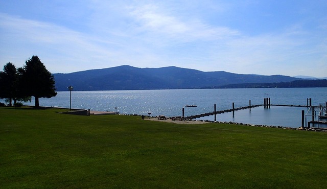 Perfect Condo Rental. On the Lake in the summer, near Schweitzer in the Winter