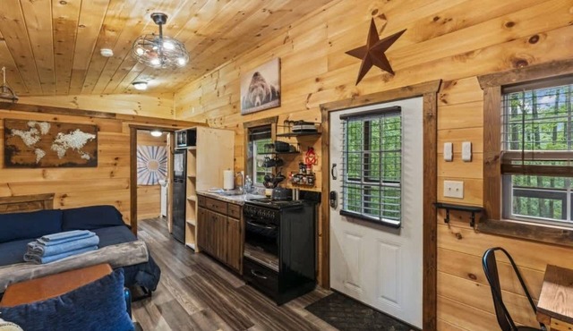 Perfect Couples Getaway in the Heart of RRG!
