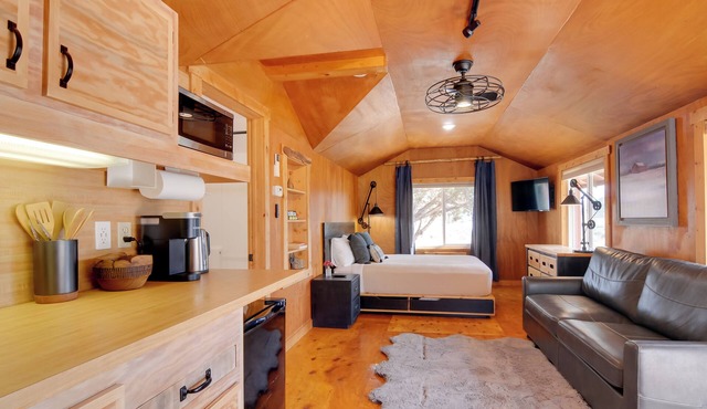 Pet-Friendly Apple Valley Getaway w/Fire Pit!