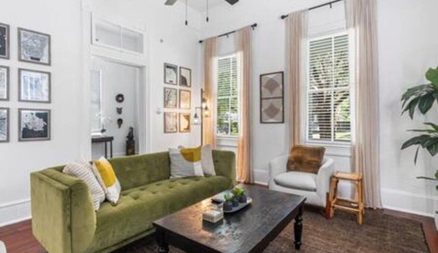 Pet-Friendly Cottage, Walk to Downtown Entertainment & Parades!