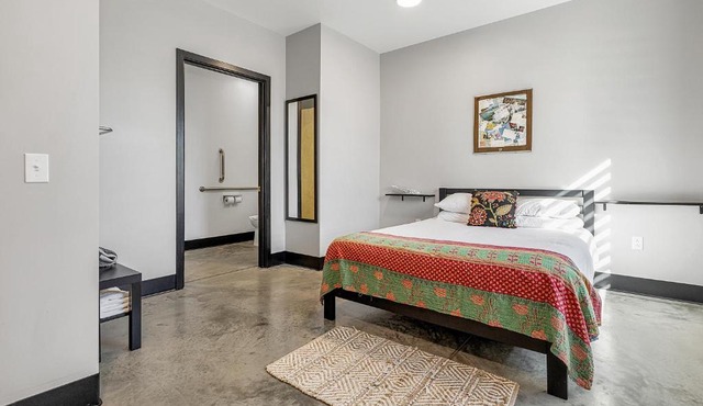 Pet friendly first floor queen room for 2