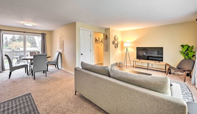 Pet-Friendly Home w/ Yard ~ 1 Mi to Beach!