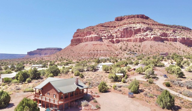 Pet-Friendly Kanab Cabin | Hot Tub Near Zion