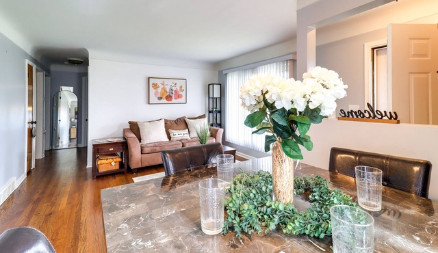 Pet-Friendly Roseville Home ~ 17 Mi to Detroit!