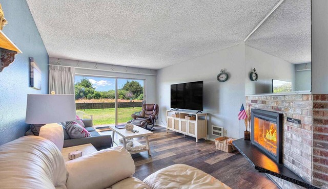 Pet Friendly Suite With Pool & Hot Tub Access