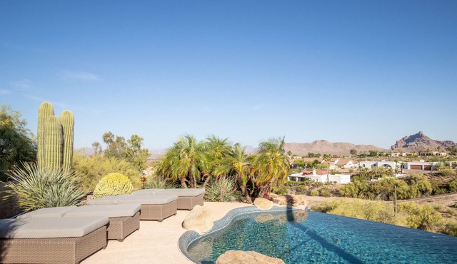 Phoenix 17 - Three Bedroom Villa, Sleeps 8 in Phoenix