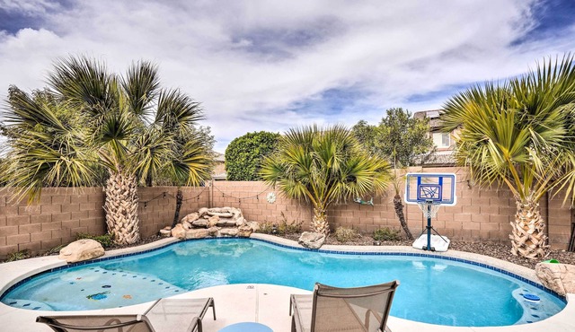 Phoenix House w/ Fire Pit & Seasonal Hot Tub!