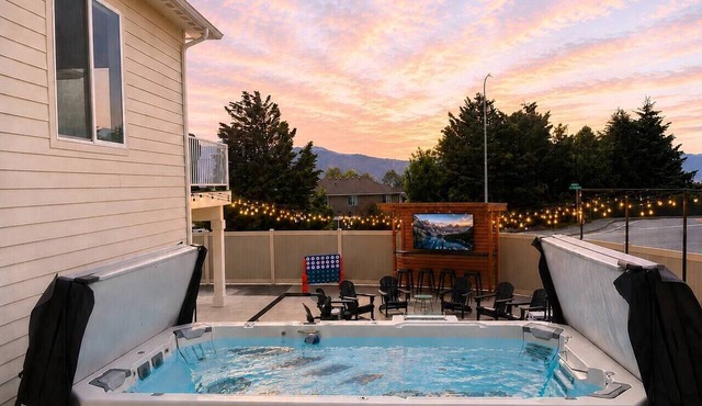Pickleball - Fire Pit - EV Charger - Swim Spa