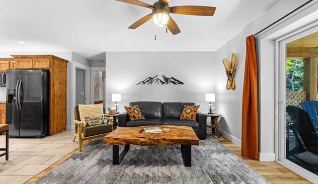 Pineview on Baycolt- great parking with hot tub near downtown and golf course