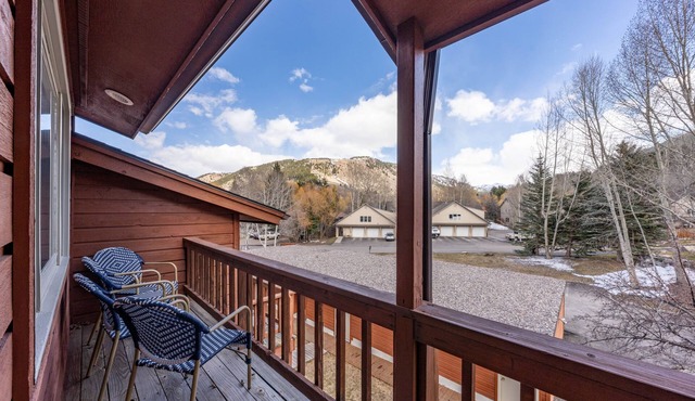 Pitchfork 539: Town of Jackson- Large Condo- Walk to Town Square