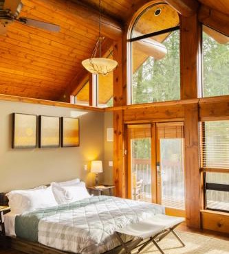 PNW King Suite - JettedTub - Mountain View Retreat