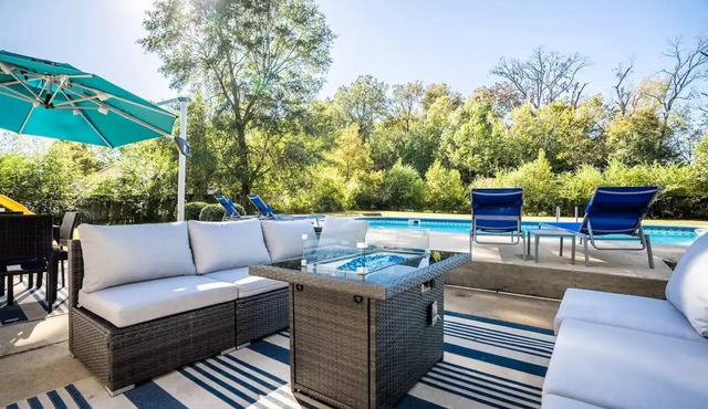 Pool Oasis w/KING Bed & Firepit