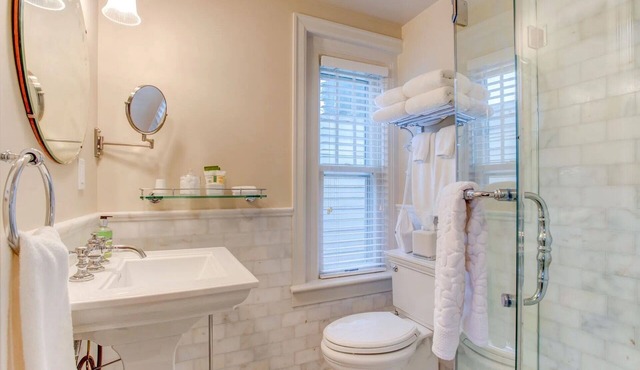 Portland's White House Bed & Breakfast - The Teddy & Edith Room