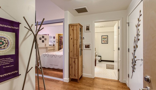 Portland Waterfront Condo w/Views of Mt. St. Helens