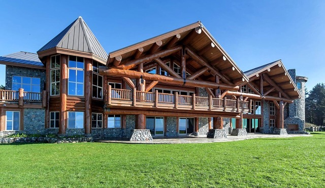Premium Log Cabin Estate with Hot Tub and Helipad in Gold Beach, Oregon
