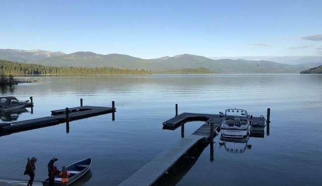 Priest Lake BEACHFRONT with 2-slip dock