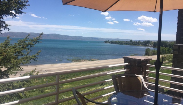 Prime location! 3 bedroom Gorgeous Bear Lake view