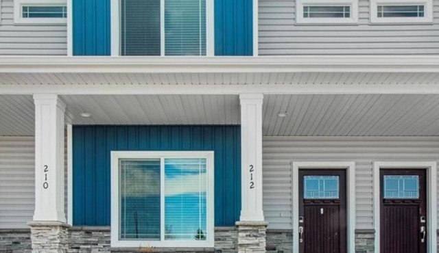Pristine townhome near Sand Dunes with Ample Street Parking