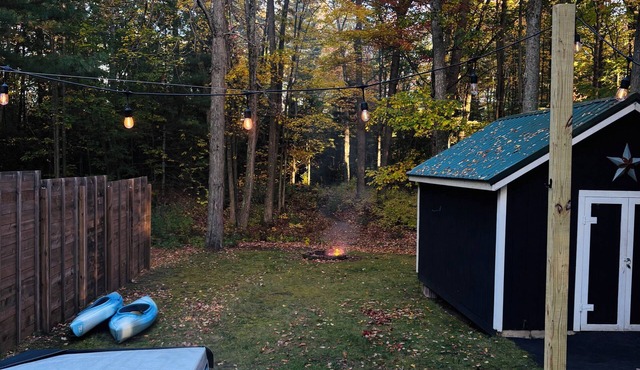 Private 2 Bedroom Pet Friendly Cabin Escape w/Hot Tub in Greenbush, Michigan