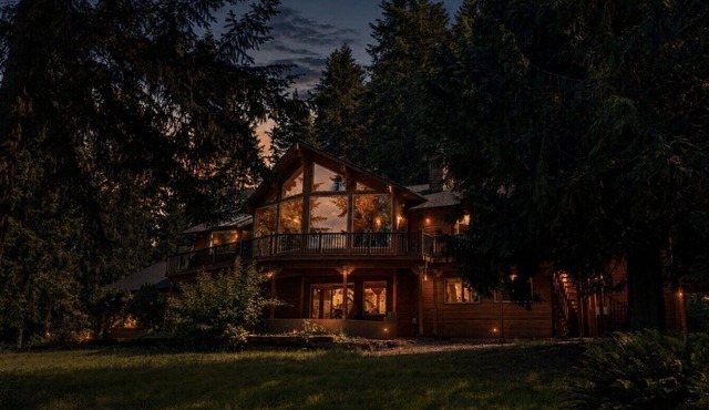 Private 5-Acre Retreat · Hot Tub · Sauna · Sleeps 16