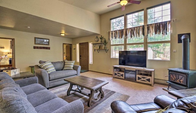 Private Cabin, 5-Min Drive to Hot Springs & Golf!