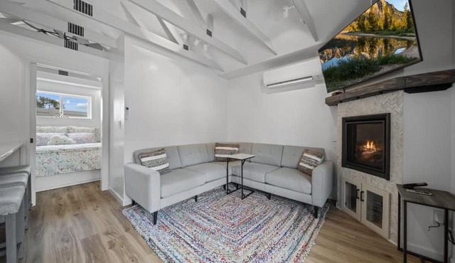 Private Cottage on Annie