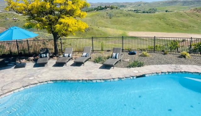 Private Foothills Retreat w/Pool, Spa, Sauna, Firepits & Amazing Views!