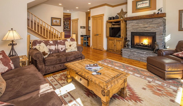 Private hot tub, multiple private decks, near Town Center - Spanish Peaks Perfection