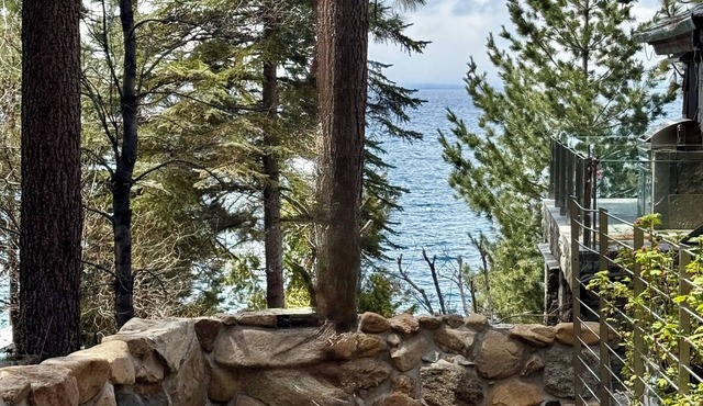 Private Lake Access 1-bedroom cottage in charming Glenbrook perfect for getaway