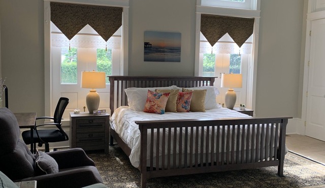 Private oasis, fully furnished, ready to move in. Luxury finishes. 6beds 7baths