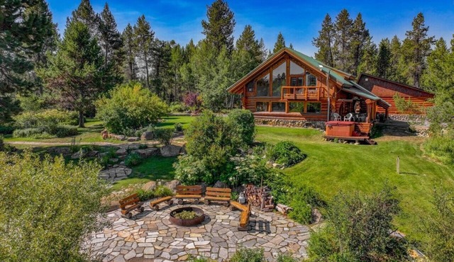 Private Pond, Hot Tub & 18-Acre Escape