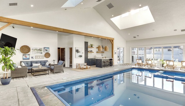 Private Pool & Hot Tub: Luxe Unit Near UTA Train!