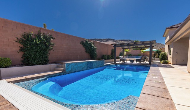 Private Pool, Hot Tub and Dog Friendly!