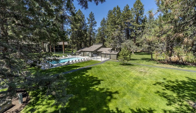 Private, Quiet 2 Bedroom Condo w/Pool & Hot Tub