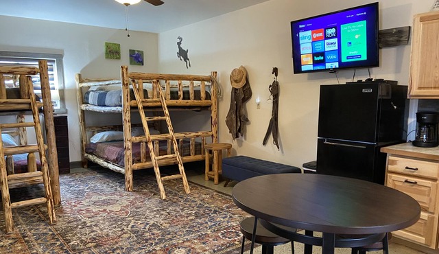 Private Studio Bunk House on 70 acre horse ranch