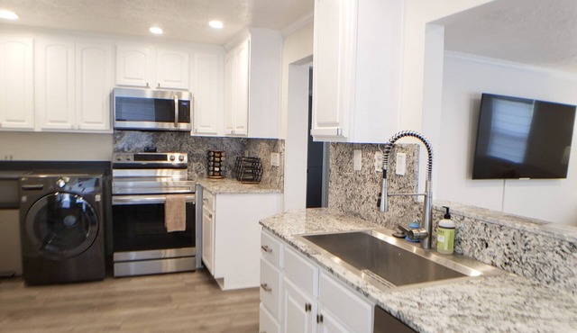 Private Sugarhouse Gem, Walkable, Spa, Garage, Gazebo,Fully Fenced Yard, Firepit