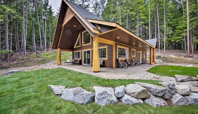 Prospector Cabin next to ELKINS Resort and Priest Lake