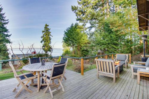 Puget Sound Cottage w/Private Community Beach!