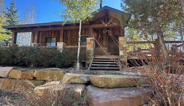 Quaint 2-bedroom cabin with AC in Heber City