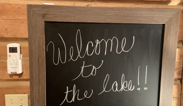 Quaint, Rustic Lakefront Log Cabin on Wooded Lot at Norris Lake ,Private Dock!