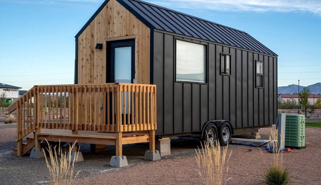 Quaint Tiny House Haven in Colorado: Your Dream Glamping Getaway in Grand Junction