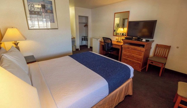 Queen Bed Accessible Non-Smoking