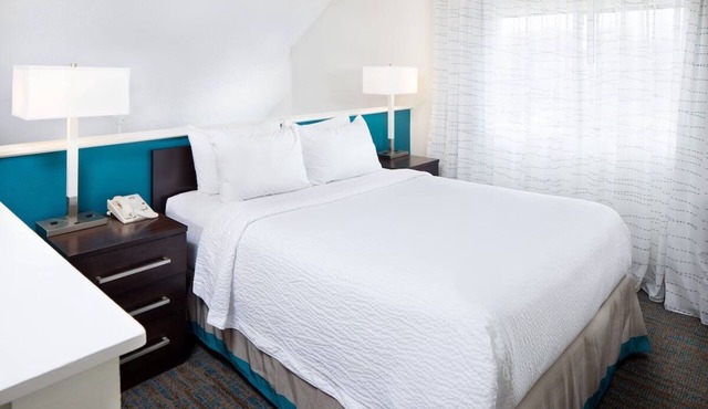 Queen Bed Suite with Sofa, Full Kitchen, Ideal for Denver Explorers in Denver